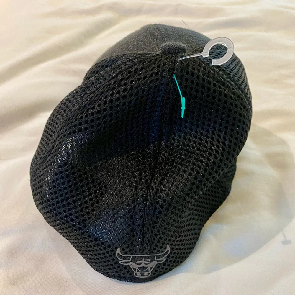 Official Chicago Bulls Baseball Cap - Picture 2 of 3